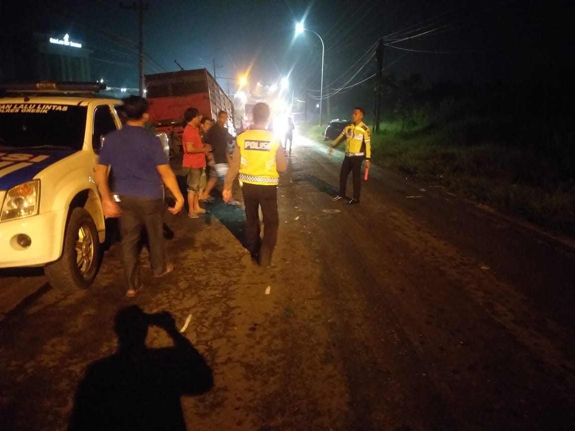 Ngantuk, Truk Gandeng Oleng Tabrak Mobil HRV di Gresik, 2 Korban Meninggal Dunia 1 140f49eb e45c 484c 9084 853cef3dc5be