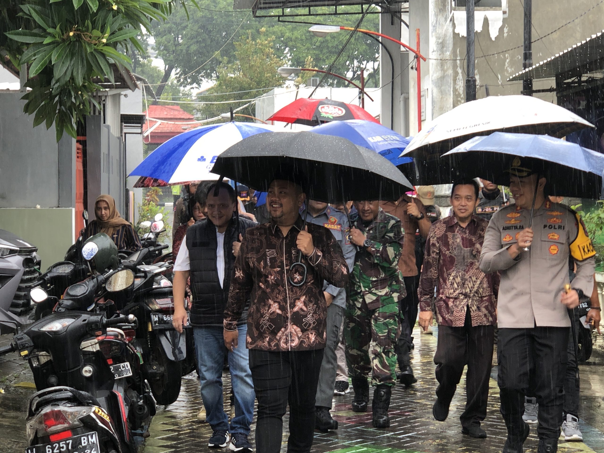 Forkopimda Gresik Tinjau Pemungutan Suara Pemilu 2024, Gus Yani Harap Partisipasi Pemilih 80 Persen 1 IMG 0729 scaled