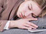 tidur dekat hp tidur dekat hp