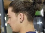 Rekomendasi Potongan Pria Rambut Panjang, Yuk Simak! 2 WhatsApp Image 2024 03 27 at 11.35.37