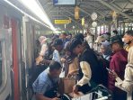0304 Naskah Peristiwa KAI Penumpang Padati Stasiun Surabaya