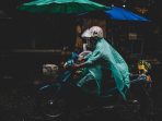 Berkendara saat hujan Berkendara saat hujan