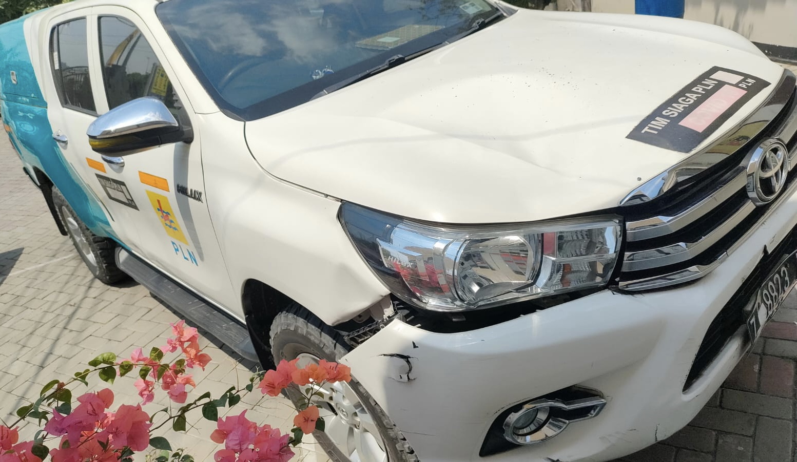 Memaksa Nyebrang, Pemotor di Gresik Tewas Tabrakan dengan Mobil Tim Siaga PLN 1 883ee633 38b1 4af8 9a88 5087ad9b26a0