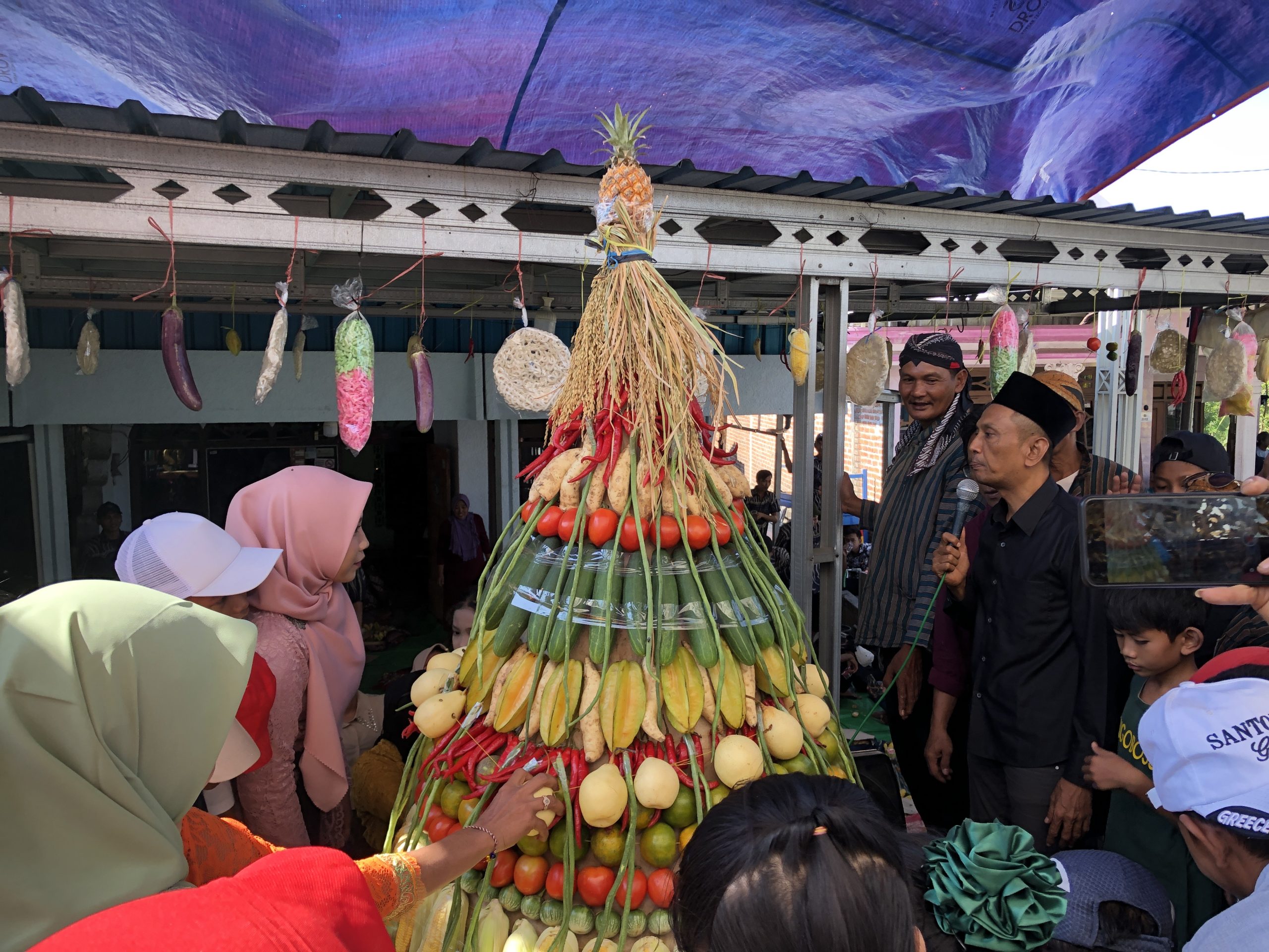 Kirab Gunungan Tumpeng hingga Pagelaran Wayang Kulit Warnai Sedekah Bumi Dusun Gorekan Kidul di Gresik 1 IMG 6052 scaled