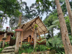5 Rekomendasi Glamping Keluarga dengan Suasana Alam Menakjubkan 3 pondok