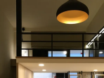 10 Desain Rumah Mezzanine: Solusi Cerdas untuk Hunian Minimalis 8 ruang modern