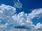 Cerah Gambar Lebih Banyak Awan Putih Di Langit Biru Gambar Langit Biru Awan Langit Latar belakang untuk Muat turun Percuma