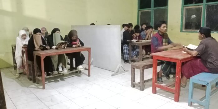 Berbagi Makna Bebas dari Kegelapan Menuju Cahaya, Pesantren Tumbuh dan Tangguh karena Listrik 1 WhatsApp Image 2024 10 24 at 19.29.23