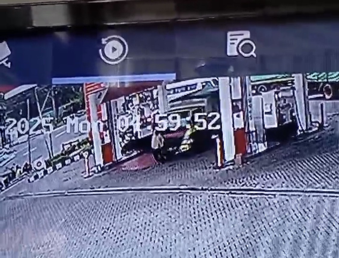 Lansia Asal Surabaya Tewas Ditabrak Truk Box di SPBU Bambe Gresik 1 IMG 9773