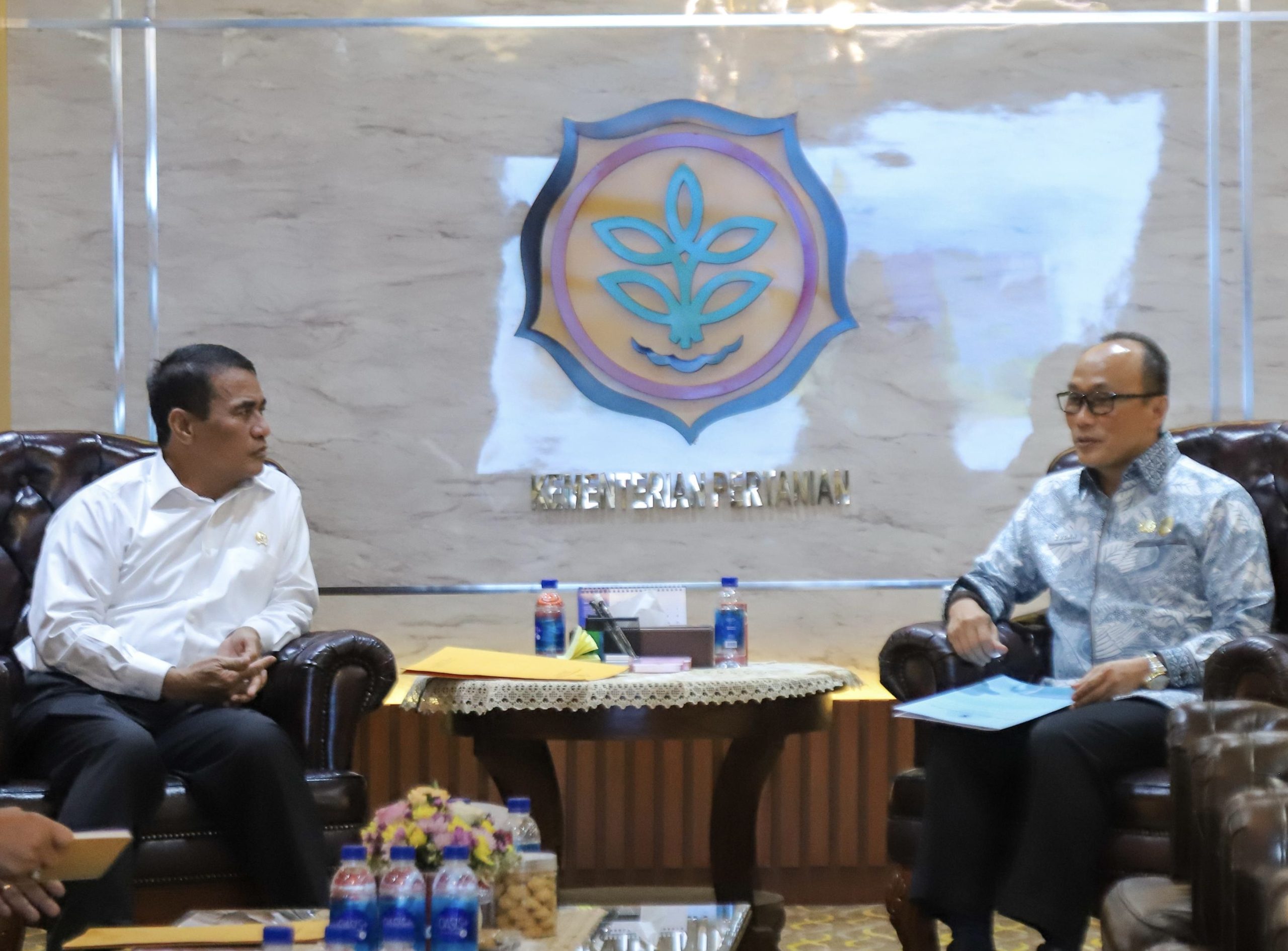 Menteri Pertanian dan Kepala BKN Sepakat Percepat Pemindahan Administrasi Penyuluh Pertanian dari Daerah ke Pusat 1 ea385d81 e302 42b3 af4b 396e9ebb5f0e scaled