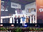 SVP Sekretaris Perusahaan PG Adityo Wibowo 2 dari kanan saat menerima penghargaan Bina Mitra UMKM Award 2025 di Jakarta