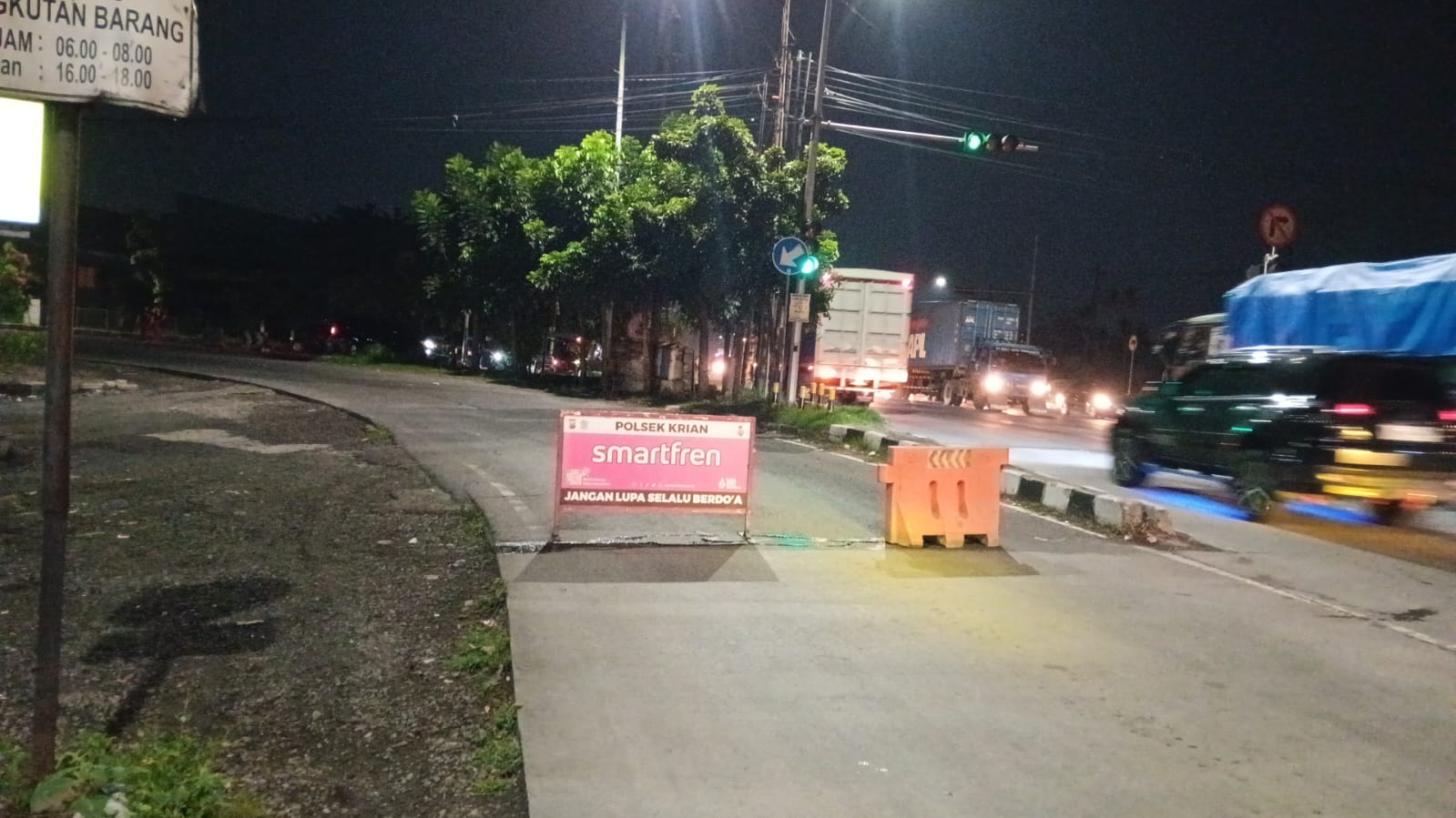 Jembatan Ambles, Lalu Lintas Simpang 4 Legundi Gresik Tersendat Sejak Kemarin 2 e2052322 0026 4f8b af48 bdddbf579a5d