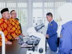 Bupati Gresik Fandi Akhmad Yani dan Wabup Asluchul Alif saat studi tiru di CT Arsa Foundation Sukoharjo. (Foto: Ist) WhatsApp Image 2025 07 23 at 10.16.33