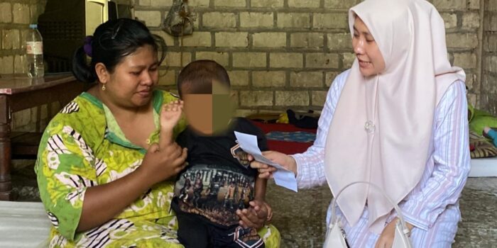 Bocah Tanpa Anus di Bojonegoro Dikunjungi Wakil Ketua DPRD Jatim 1 WhatsApp Image 2025 08 12 at 11.26.20 AM