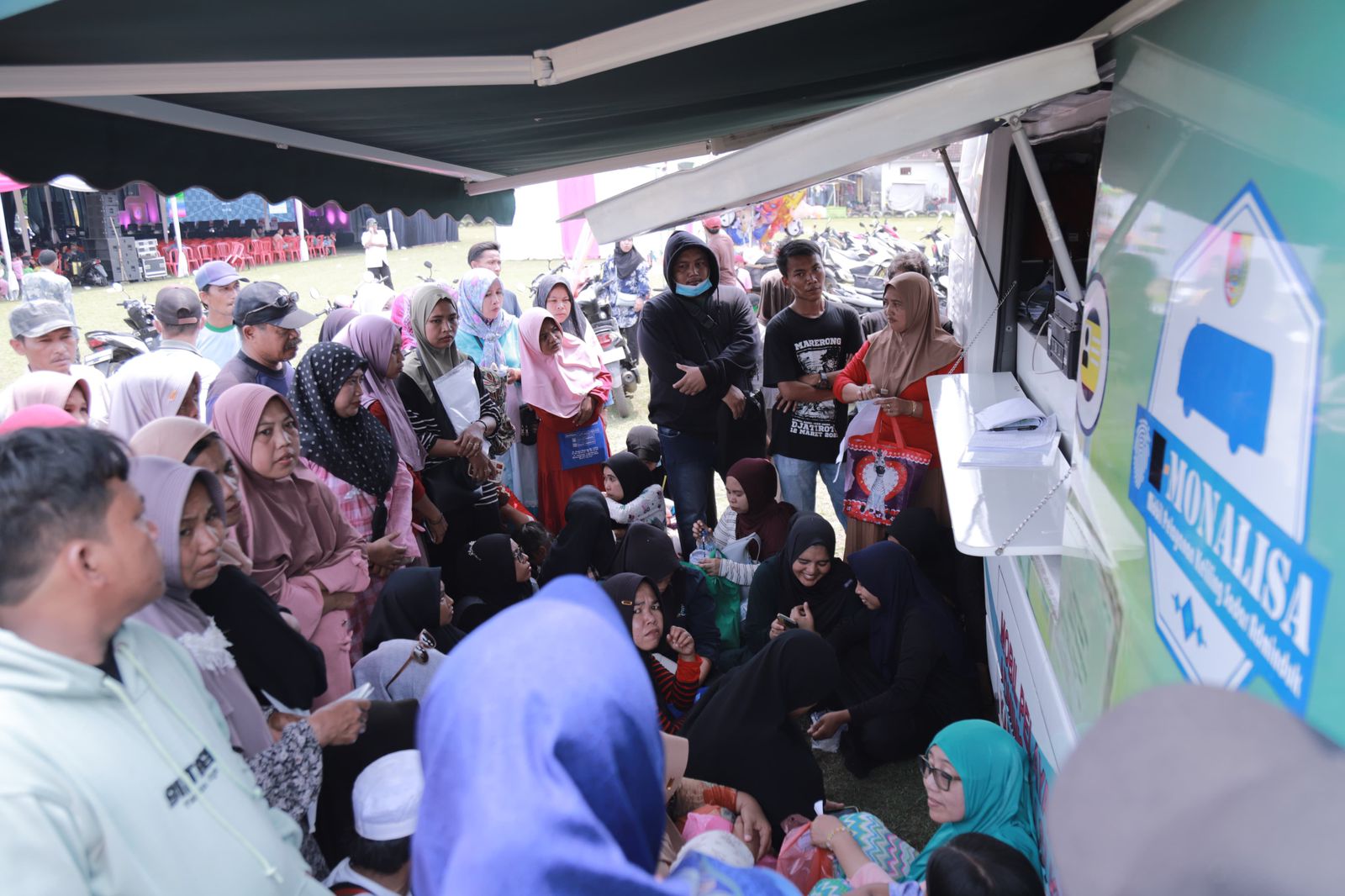 Program Bungadesaku, Warga Sumberbaru Serbu Layanan Mobil Monalisa Dispendukcapil 1 b1250588 603a 4c8e a949 92ae73c1567f