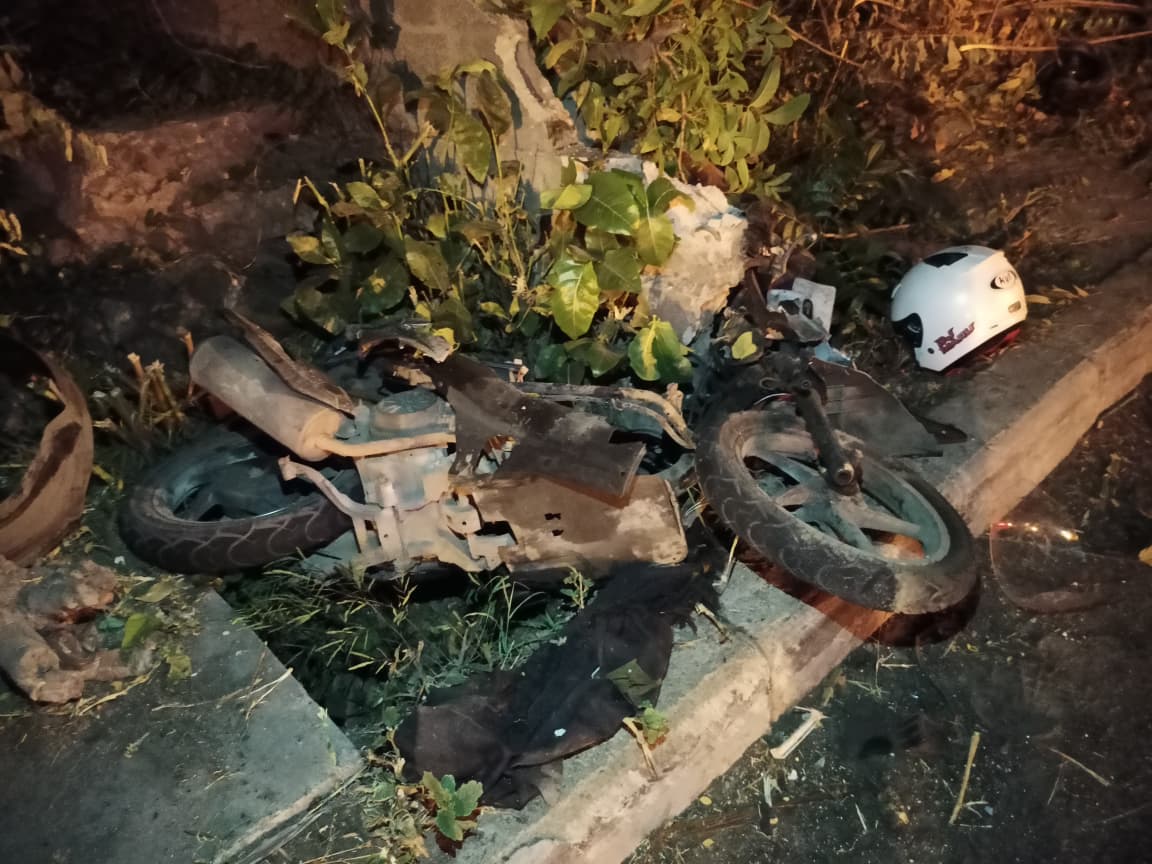 Mobil Tabrak Motor Hingga Hancur di Manyar Gresik, 2 Orang Patah Tulang 1 b2bfedcf 6724 4fab b2fc 0879e5a75446