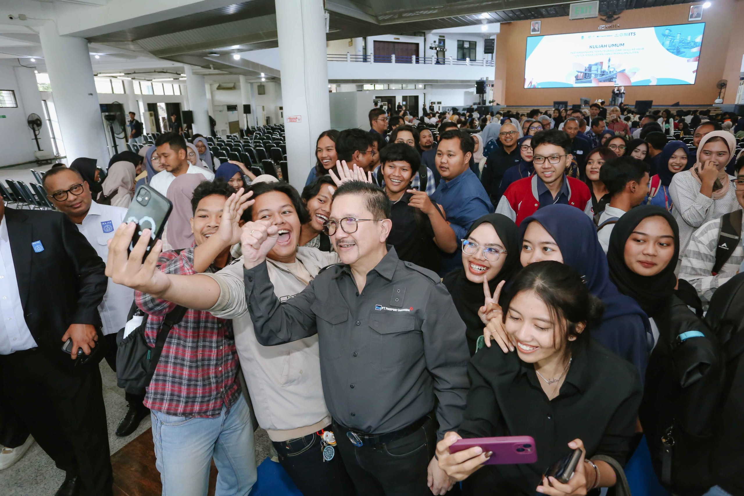 Di Hadapan 1.300 Mahasiswa ITS, Bos Freeport Ungkap Masa Depan Industri Tambang 1 7d8b5848 acee 478d a971 cb6785a133a9