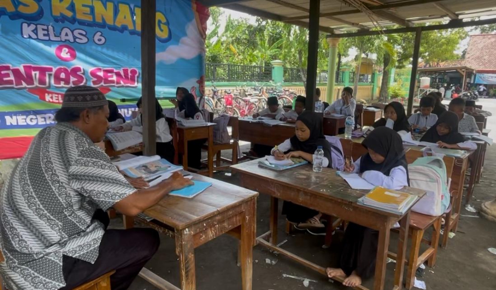 Bangunan SDN Plosogenuk 1 Jombang Memprihatinkan, Siswa Belajar di Area Parkir 1 e9cf2246 6715 471a 8c86 2f8dd00f4d35