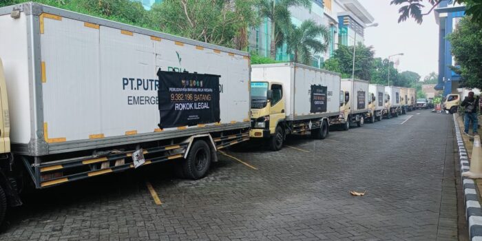 Musnahkan Rokok Ilegal 10 Truk, Bea Cukai Jatim Perkuat Perang Lawan Cukai Ilegal 1 ac2649b9 e906 48f9 bffa 75f1d8b629ec