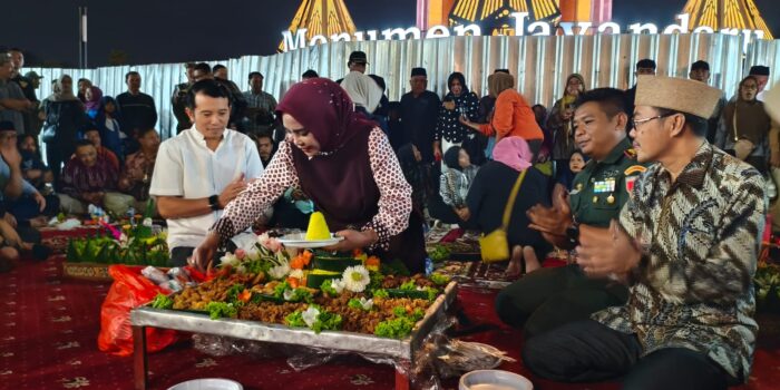 Tasyakuran Rampungnya Revitalisasi Alun-alun, Warga Sidoarjo Makan Bareng Wabup 1 28417d3e 33d0 4519 8ff7 e2cc0e1c9adf