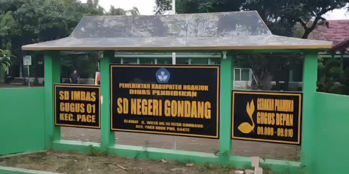 Sepatu Jebol Guru Agama di Balik Kemegahan SDN Gondang Nganjuk 1 3623a282 a644 445a 8ca3 fdfaf33f2243