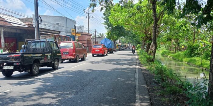 Truk Indomaret Terguling di Jalan Wonoayu–Krian Sidoarjo, Lalin Macet Panjang 1 429fcd5c 8300 401f a42e 4bd667ba28f2