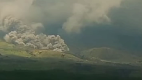 Awan panas guguran meluncur sejauh 5 km dari puncak Semeru (Tangkapan layar)
