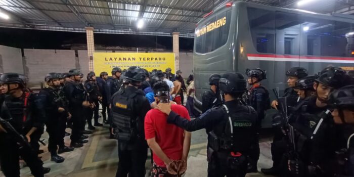 f249d12f 87bb 4870 8592 2091e349bdbd