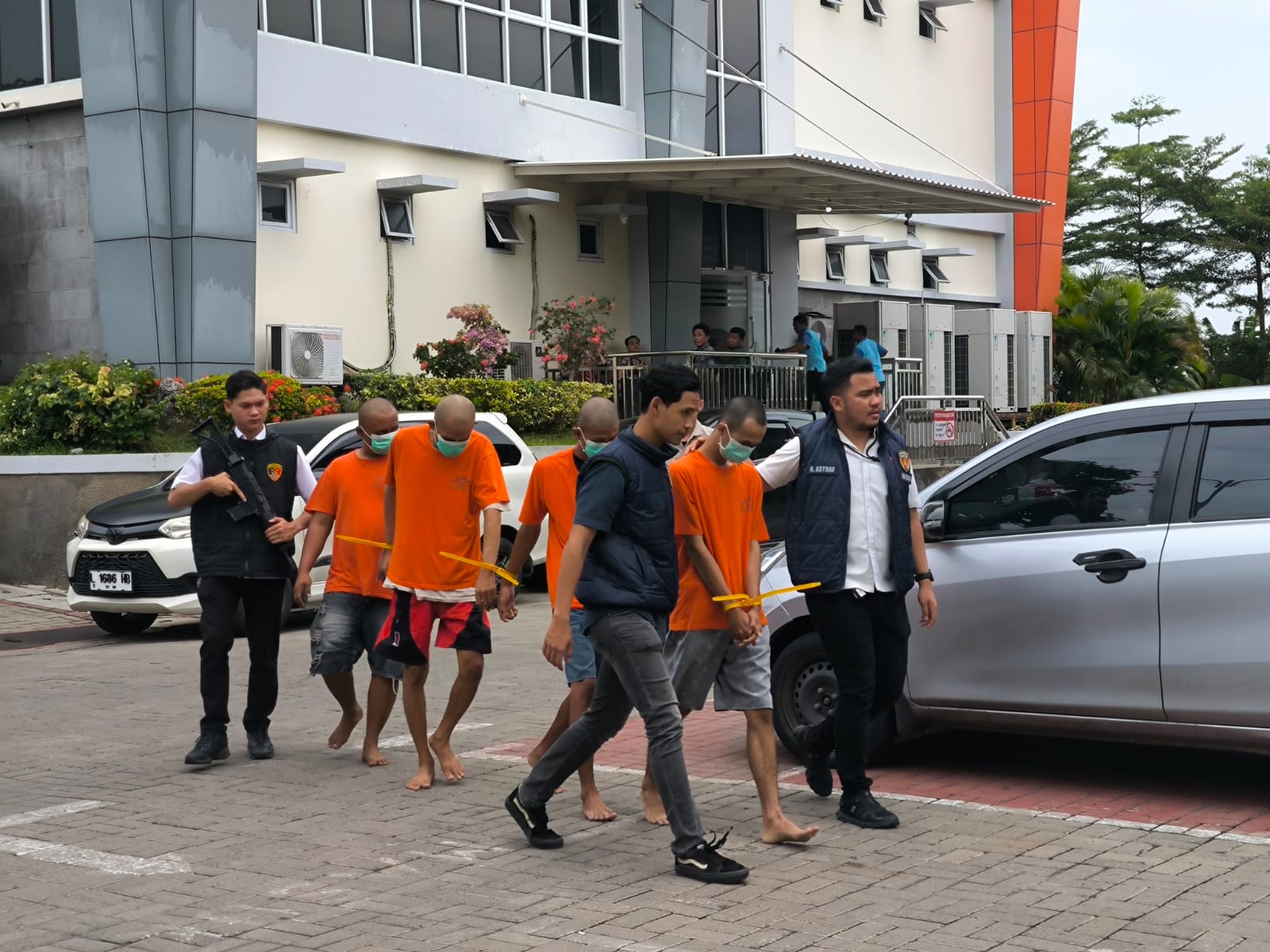 Komplotan Pencuri Truk Diringkus, Polres Gresik Kembalikan Kendaraan ke Pemilik 1 6848a403 227d 4479 a2a2 2408551cd603