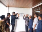 IMG-20260224-WA0013 Direktur PLN Nusantara Power TB Ari Wibawa Mukti serahkan rumah hasil renovasi kepada pensiunan Sutarno