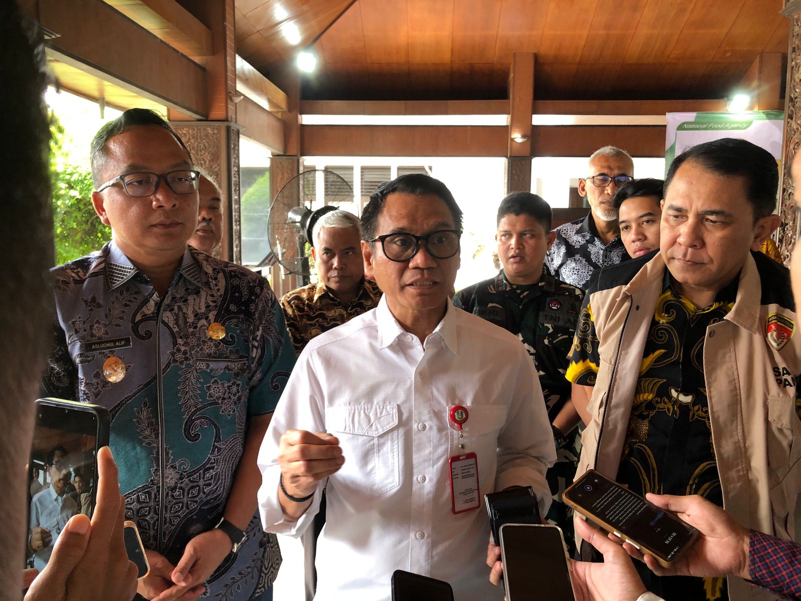 Warga Gresik Serbu Gerakan Pangan Murah Jelang Ramadan 2026, Wabup Alif Pastikan Harga Bapok Stabil 2 WhatsApp Image 2026 02 13 at 11.13.05