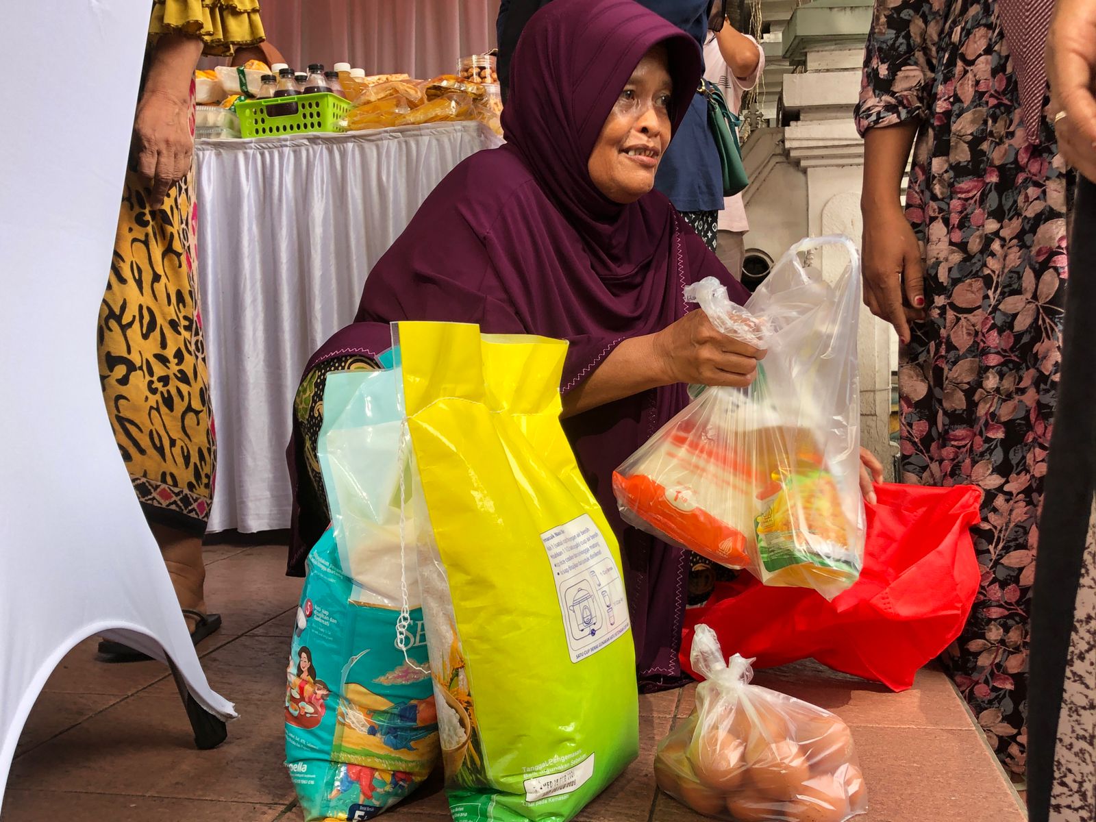 Warga Gresik Serbu Gerakan Pangan Murah Jelang Ramadan 2026, Wabup Alif Pastikan Harga Bapok Stabil 1 WhatsApp Image 2026 02 13 at 11.13.51 1