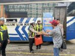 Layanan SIM Keliling Ramadan Satlantas Polres Gresik di Masjid Agung Gresik. Layanan SIM Keliling Ramadan Satlantas Polres Gresik di Masjid Agung Gresik.