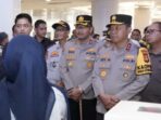 Kapolda NTB Irjen Pol Edy Purwanto saat meninjau pelayanan mudik.