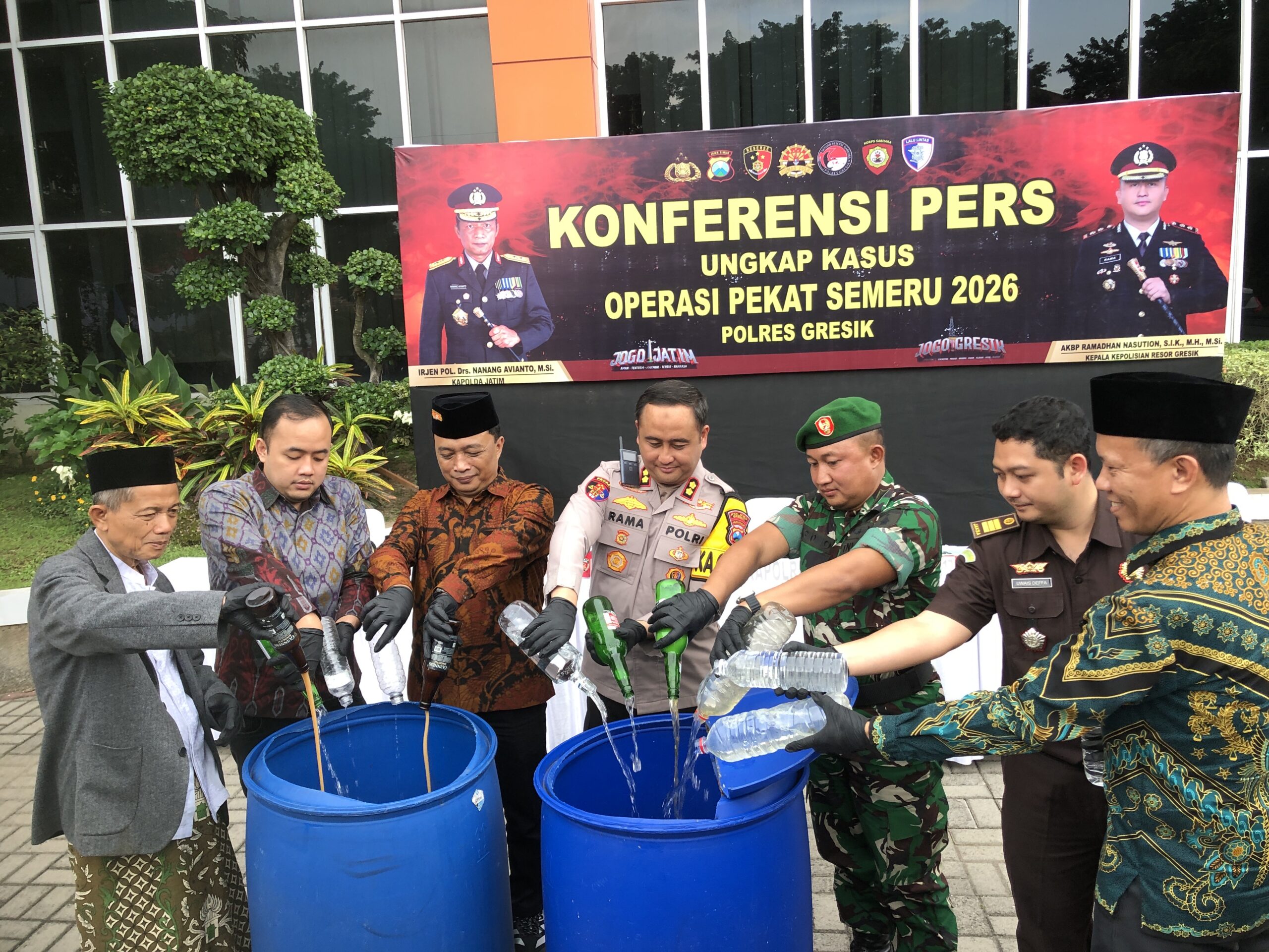 Pemusnahan barang bukti Operasi Pekat Semeru 2026 di Polres Gresik.