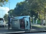Mobil terguling di Banyuwangi